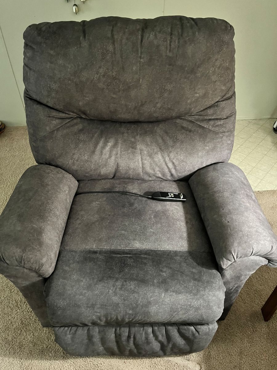 UPDATED PHOTOS !BLISSFIELD ESTATE SALE! starts on 12/9/2023