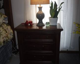 Second Nightstand - Lamp and Décor