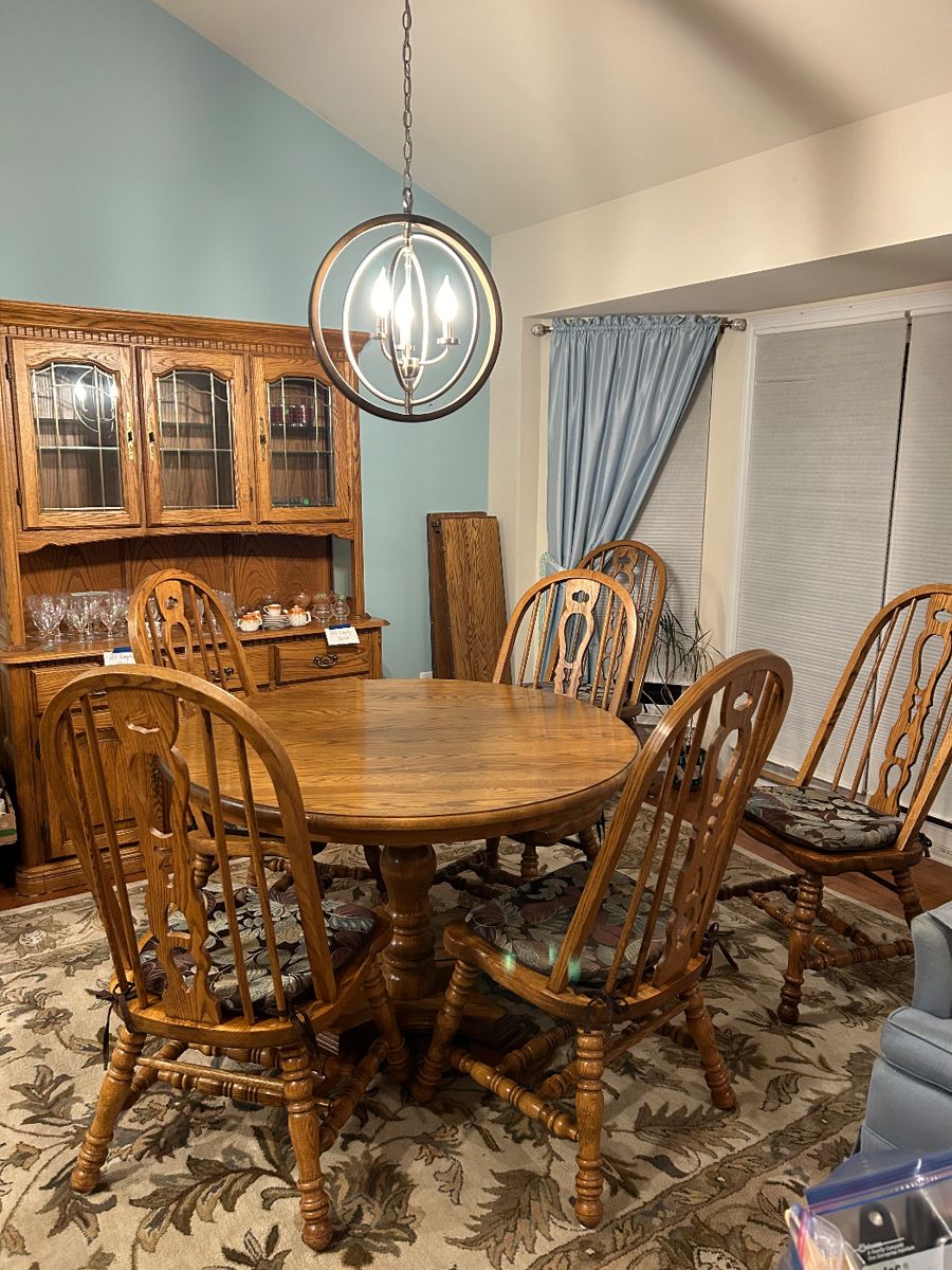 Oak Dining Set  Hutch (6 Chairs + 4 Leaves)