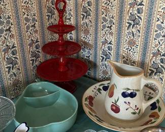 pitcher and dessert stand