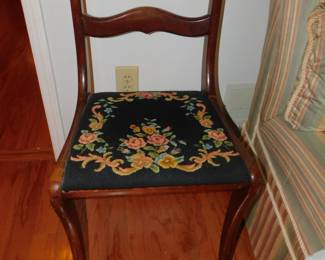 VINTAGE NEEDLEPOINT SEAT CHAIR
