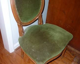 ANTIQUE VICTORIAN PARLOR CHAIR