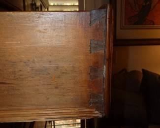 DOVE TAIL OF EARLY 19TH CENTURY MAPLE TALL CHEST