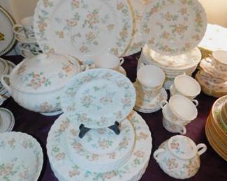 WEDGWOOD COTTAGE ROSE FINE CHINA RETIRED