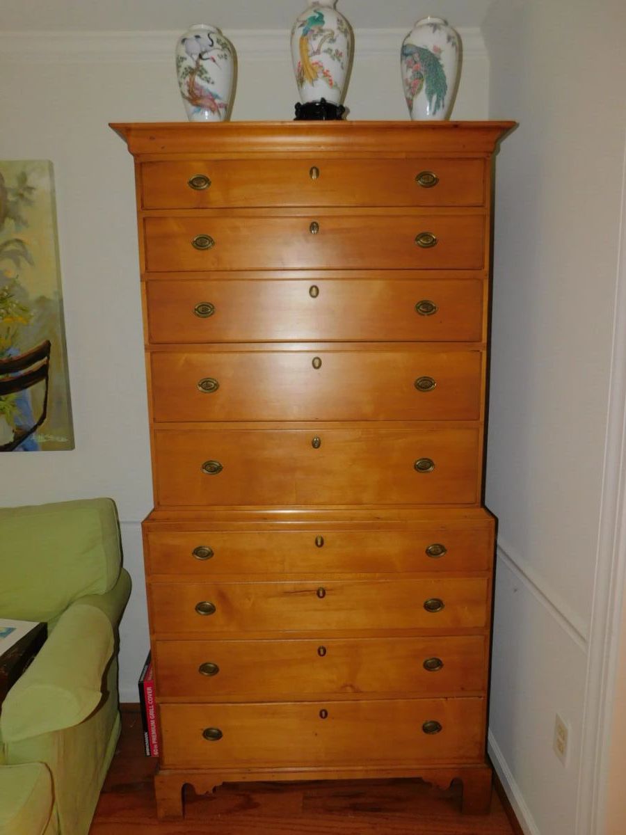 IMPORTANT MAPLE CHEST CIRCA 1790-1820 SCALLOPED BRACKET STYLE FEET BRASS HARDWARE HAS BEEN REPLACED CONDITION GOOD 