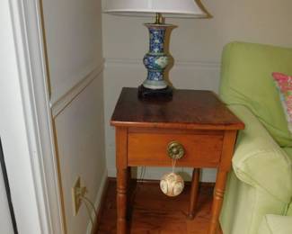 ANTIQUE SINGLE DRAWER TABLE WITH PASTE PORCELAIN LAMP