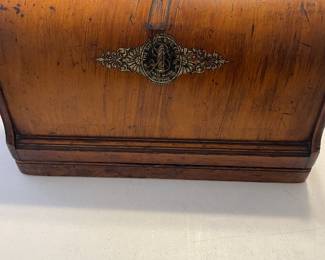 This sewing machine case is a showpiece.