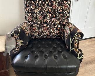 Unique office chair! Looks brand new.
