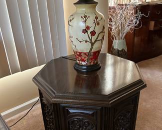 End table, ginger jar lamp