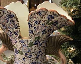 Amazing Japanese Vase )Cloisione Pattern on all sides.  Apprix 40" Tall.  Excellent condtion.