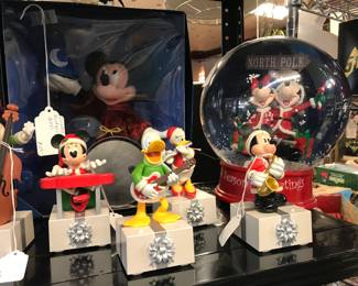 Carton Music animated boxes, Micky and Minnie Lg musical snow globe