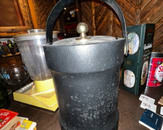 Ice bucket