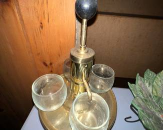 Liquor pump dispenser