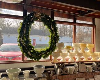 LARGE wreath
Statuary 