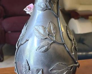 BEAUTIFUL METAL URN