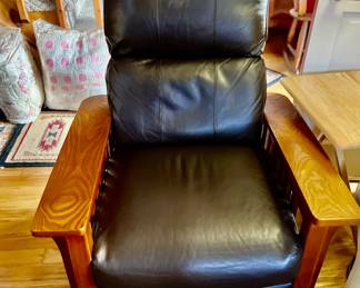 Antique style oak style chair