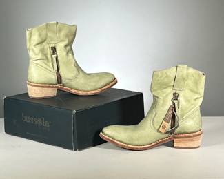 [NWT] BUSSOLA BOOTS | Women's heeled ankle boots, "Texas" style in grass green, EU size 40. 

