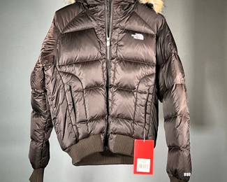 BROWN WOMEN’S NORTH FACE JACKET (NWT) | The North Face women’s Gotham Jacket in bittersweet brown with fur trim around the hood (L)
