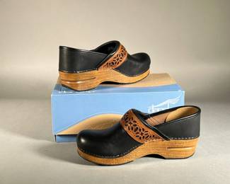 (NEW) DANSKO WOMEN’S CLOGS | Pavan Full Grain black leather clogs. Size 39.

