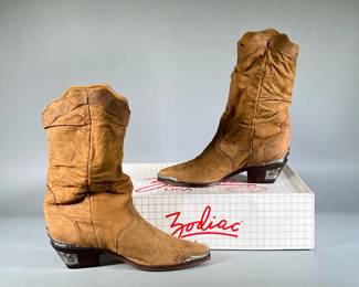 (NEW) ZODIAC WOMEN’S BOOTS | Light brown leather boots with short heel and metal accents on toe and heel. Size 9.
