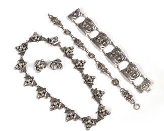 (5PC) MEXICAN STERLING JEWELRY | Mexican sterling silver, including an Aaron D. Plato Taxco grape link necklace with matching earrings, and two link bracelets; all together 3.81 ozt. - l. 16 in (grape necklace)

