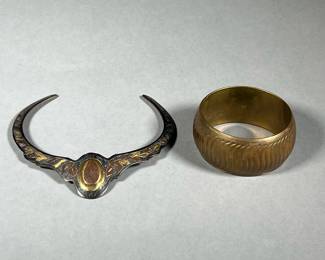 (2PC) BRASS JEWELRY | Includes: 1 brass bracelet with wave pattern & 1 decorated brass necklace.

