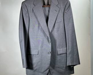 TONY MANCINO CUSTOM SUIT | Men's gray linen custom-tailed suit with Tony Mancino label, no apparent size or material labels; jacket w. 18.5 in. (shoulder to shoulder), l. 32.5 in. (collar to hem); pants waist 36 in. x l. 40 in.

