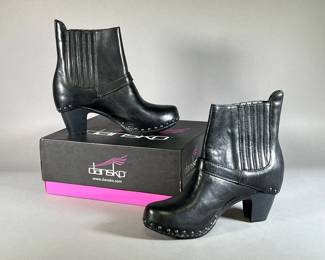 (NEW) DANSKO BLACK LEATHER BOOTS | Heeled Rhianna Full Grain black leather boots. Size 40.
