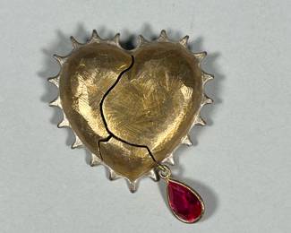 KERRY MACBRIDE STERLING SILVER BROOCH | Kerry MacBride sterling silver heart-shaped brooch with a hanging pink teardrop jewel. - l. 2 x w. 2 in

