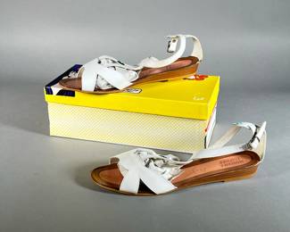 (NEW) MOOTSIES TOOTSIES SANDALS | White sandals, size 9.

