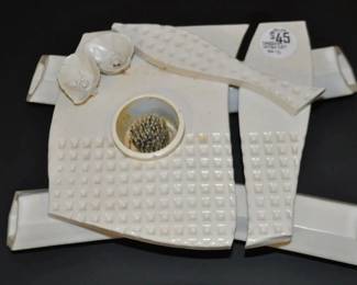 Wonderful Patricia and David Dabbert Signed Ivory Ceramic Abstract Flower frog $45 