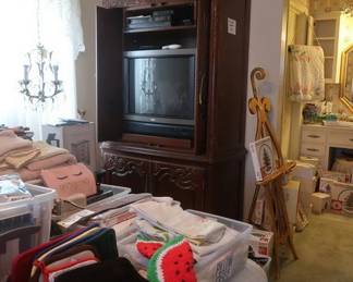 Entertainment center