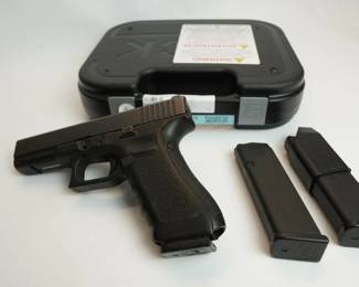 Make: Glock
Model: 22 Gen 4
Caliber: 0.4
Action: semi
Barrel: 4
Bore: Shiny
Serial # WDR368
Condition: Excellent
3 mags, speed loader
