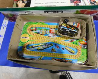 Wind up tin train