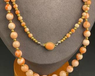 Vintage graduated beads coral necklace