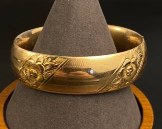 Vintage wide gold colored bangle