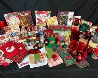 Luxurious Linens Christmas Candles