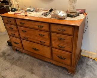 9 drawer dresser in Hallway