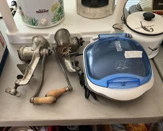 George Foreman grill & 2 grinders