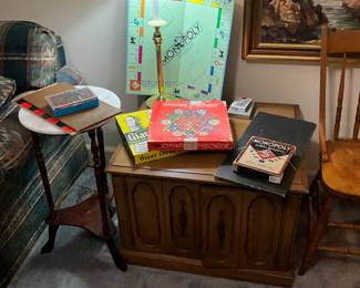 Games, lamp, end table, small round table, picture
