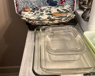 Pyrex casserole dishes, place mats etc 