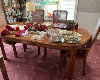 Dining room table with 6 chairs and has 1 additional leaf