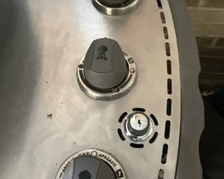 Controls on grill 