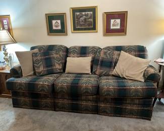 Sofa sleeper / hide a bed  good condition - pillows go with sofa