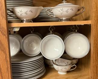 Set of dishes  -  46 pieces