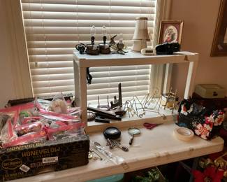 Miscellaneous + Christmas in 2nd bedroom 