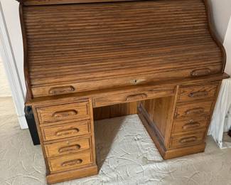 Beautiful Roll Top Desk 
