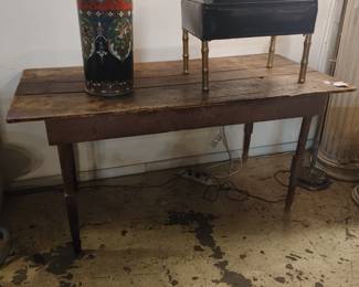 19TH CENTURY ORIGINAL FINISH FARM/DINING TABLE