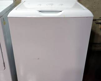 GE Washer, Model G008, 43" x 27" x 28", Powers On