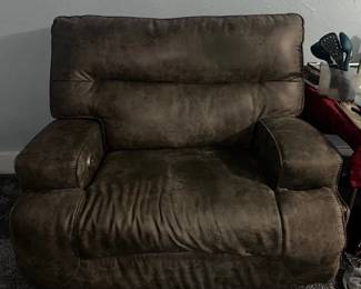 OVERSIZED RECLINER